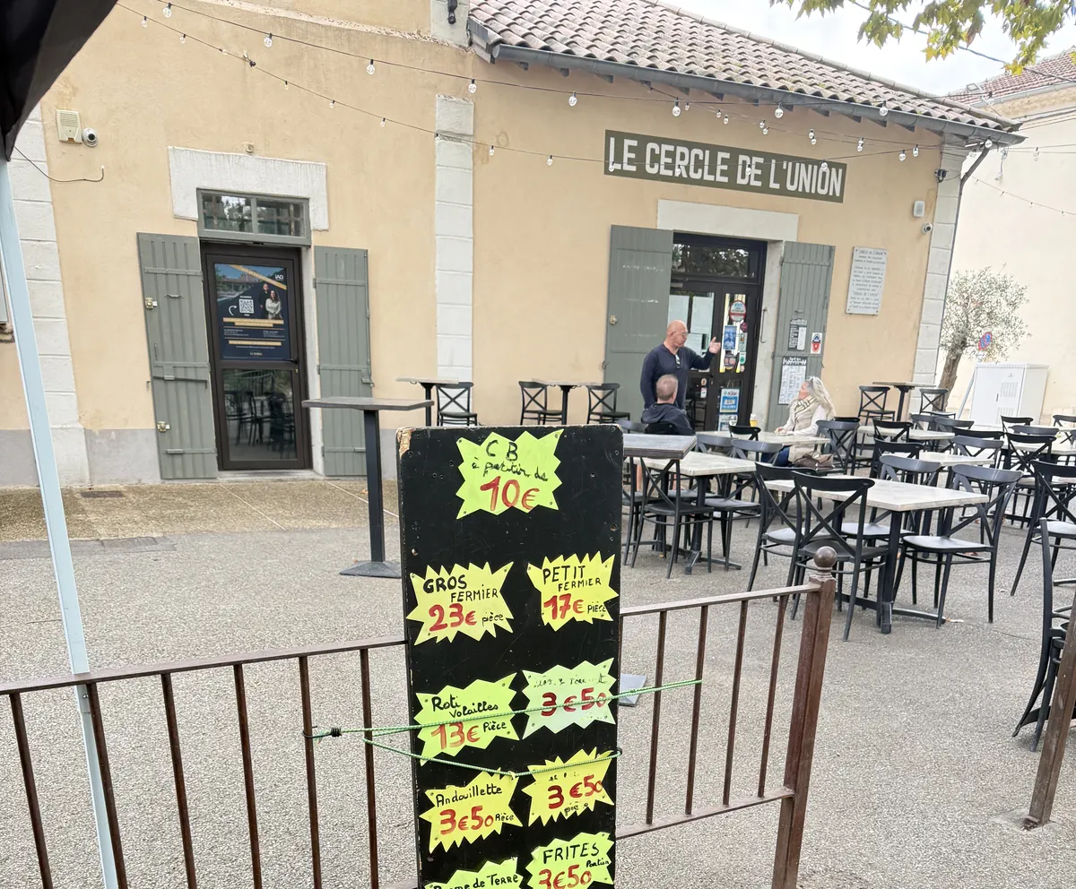 L'ardoise devant le Cercle de l'Union
